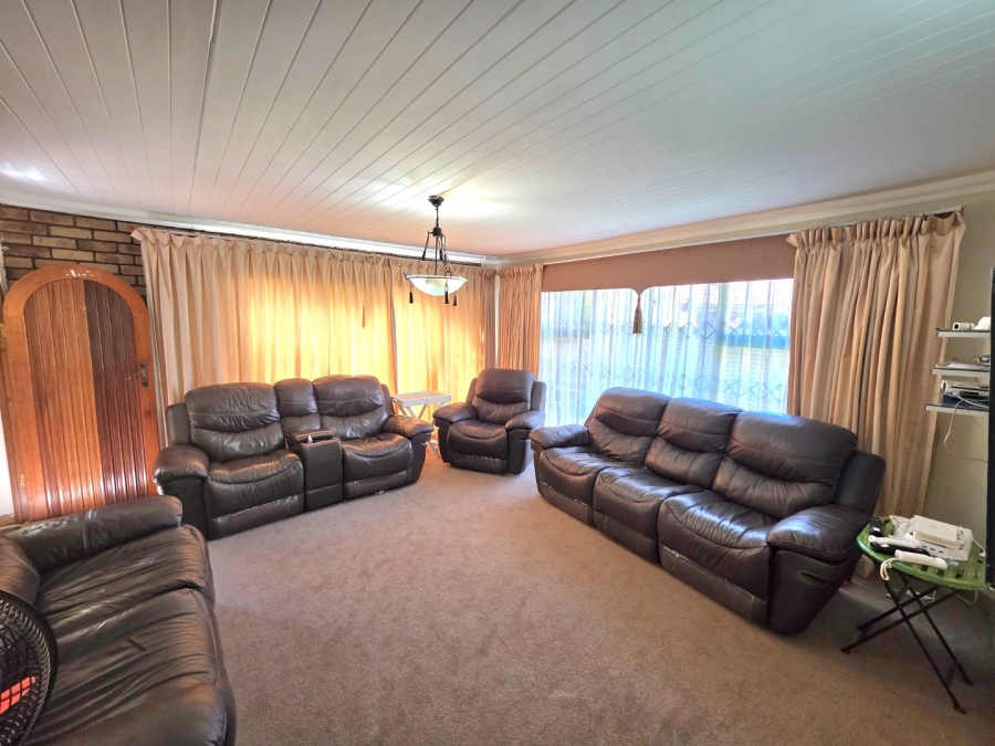 5 Bedroom Property for Sale in La Provance Free State